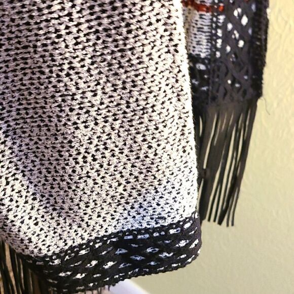 CJ Banks Gray Sweater with Maroon Lines & Black Trim & Fringe at Bottom, Sz 2X - Picture 5 of 6